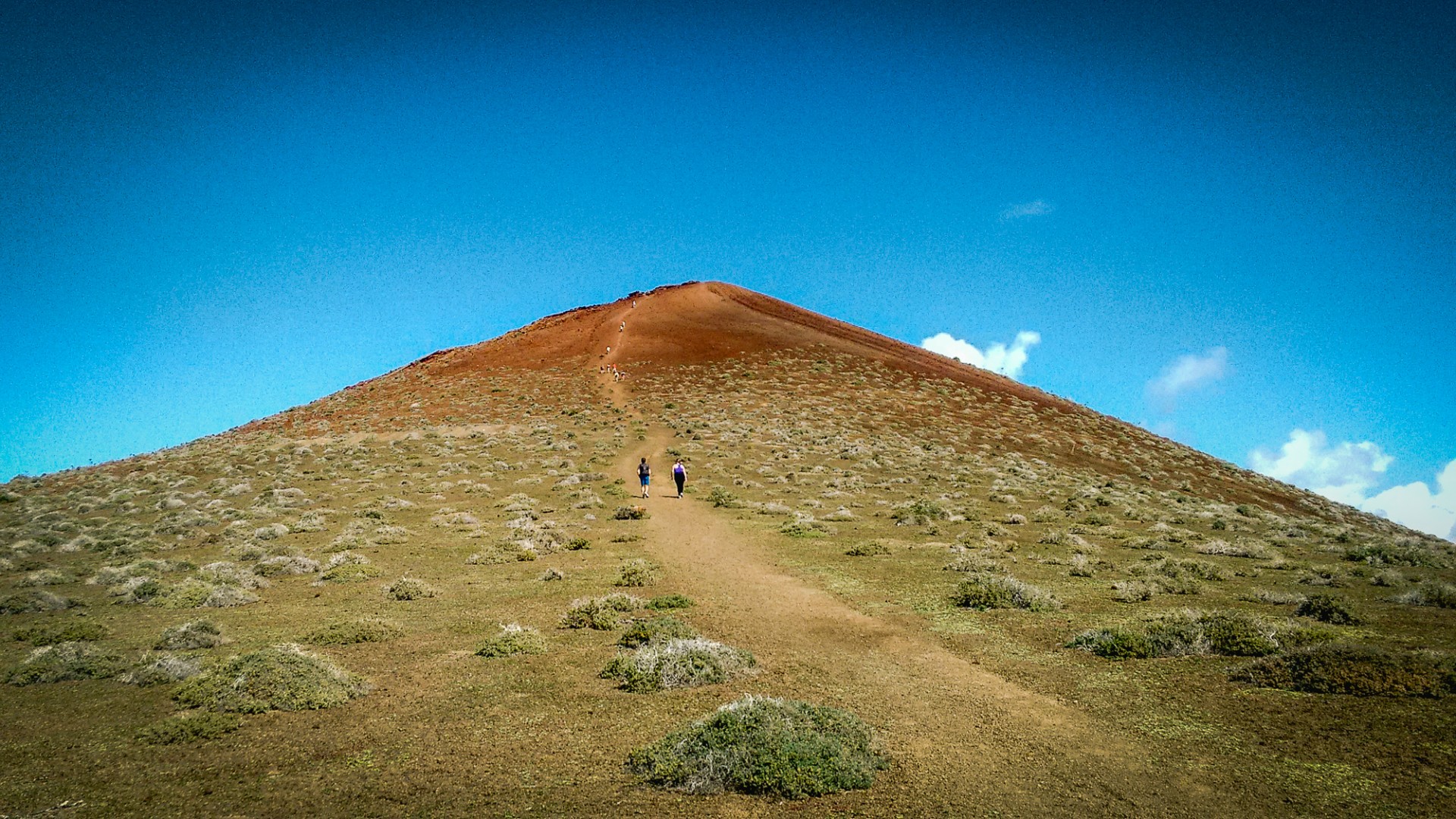 Montaña Bermeja, imprescindible la subida para cualquier turista que viene a descubrir La Graciosa.