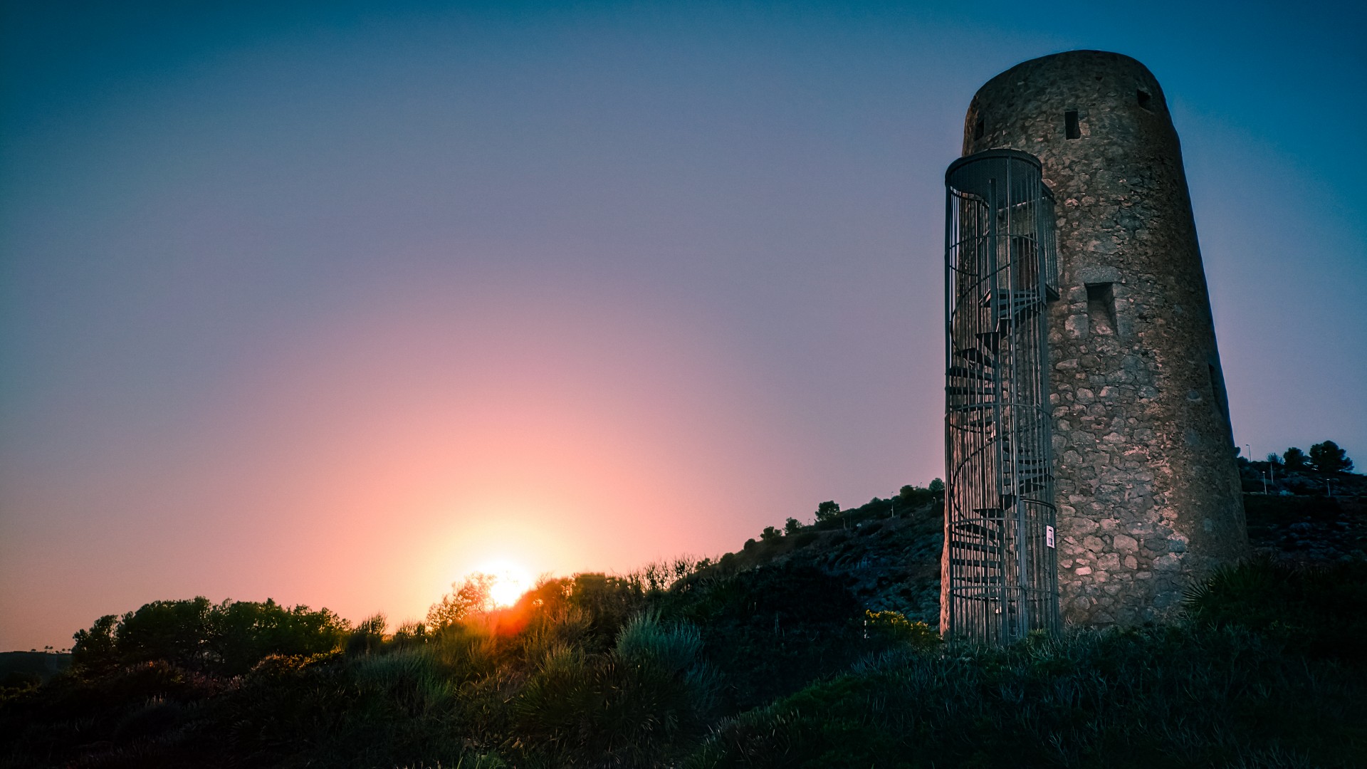 Preciosa vista de  la Torre de la Corda, orre del barranco de la Mujer, Torre del Barranco o Torre de la Renegà