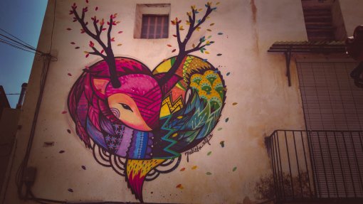 Un corazon muy colorido, graffiti en Fanzara