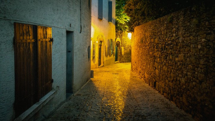 Esas calles, tan bonitas! La Cite de Carcassonne bonita de día como de noche.